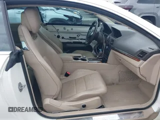 2010 Mercedes-Benz E with VIN WDDKJ5GB0AF005357, listed as a IAAI auction lot 42020474 with 133,117 mi miles. Bid and sale history available at carsss.com. Image 5.