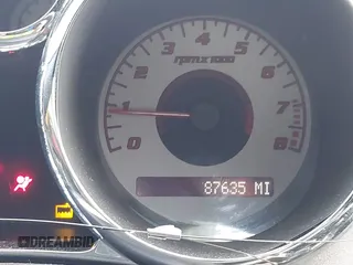 2007 Pontiac Solstice z VIN 1G2MB35B77Y132275, wystawiony jako IAAI lot #41435627 z przebiegiem 87 635 mil mil oraz . Historia ofert i sprzedaży dostępna na DreamBid. Obrazek 15.