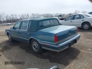 1993 Chrysler New Yorker z VIN 1C3XV66R5PD188692, wystawiony jako IAAI lot #41832600 z przebiegiem 146 380 mil mil oraz . Historia ofert i sprzedaży dostępna na DreamBid. Obrazek 3.