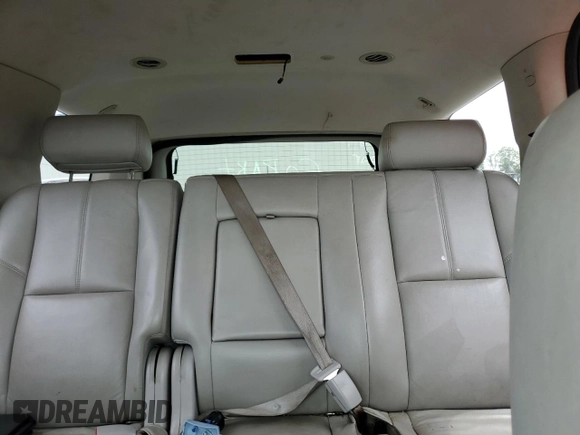 2010 Chevrolet Tahoe LT z VIN 1GNUKBE04AR119674, wystawiony jako Copart lot #58498755 z przebiegiem 226 149 mil mil oraz Czysty tytuł • Clean title. Historia ofert i sprzedaży dostępna na DreamBid. Obrazek 10.