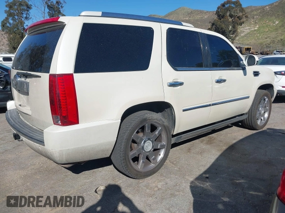 2008 Cadillac Escalade with VIN 1GYEC63898R211751, listed as a IAAI auction lot 41629711 with 126,899 mi miles. Bid and sale history available at carsss.com. Image 4.