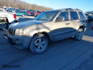 2005 Jeep Grand Cherokee Laredo with VIN 1J4HR48N55C561732, listed as a IAAI auction lot 41349373 with 185,920 mi miles. Bid and sale history available at carsss.com. Image 18.