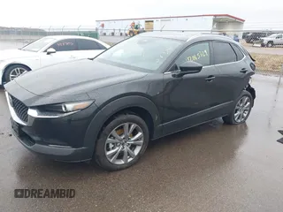 2025 Mazda CX-30 S Carbon Edition z VIN 3MVDMBCM9SM783429, wystawiony jako IAAI lot #42065729 z przebiegiem 4 940 mil mil oraz . Historia ofert i sprzedaży dostępna na DreamBid. Obrazek 2.