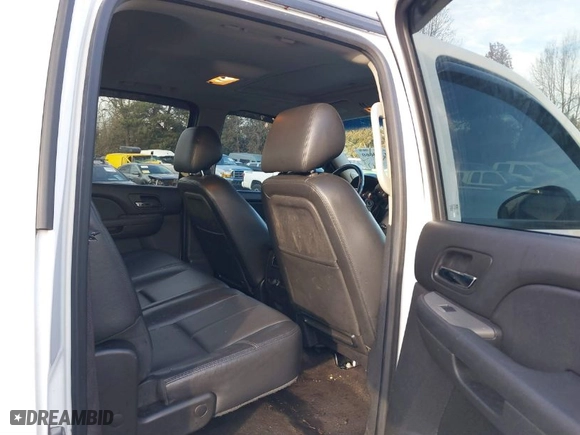 2013 Chevrolet Silverado 1500 LTZ with VIN 3GCPKTE76DG325060, listed as a IAAI auction lot 41383660 with 157,572 mi miles. Bid and sale history available at carsss.com. Image 8.