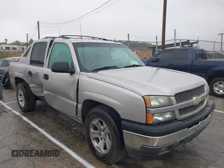 2005 Chevrolet Avalanche LS with VIN 3GNEC12Z05G163675, listed as a IAAI auction lot 41461801 with 430,784 mi miles and . Bid and sale history available at DreamBid. Image 1.