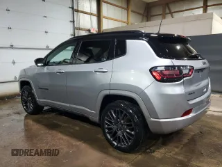 2022 Jeep Compass High Altitude z VIN 3C4NJDCB2NT207149, wystawiony jako Copart lot #52701515 z przebiegiem 14 479 mil mil oraz Czysty tytuł • Clean title. Historia ofert i sprzedaży dostępna na DreamBid. Obrazek 2.