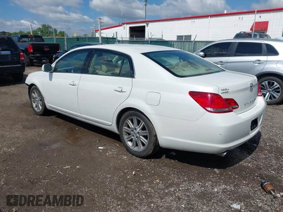 2007 Toyota Avalon XL z VIN 4T1BK36B07U187140, wystawiony jako IAAI lot #42333928 z przebiegiem 119 924 mil mil oraz . Historia ofert i sprzedaży dostępna na DreamBid. Obrazek 3.