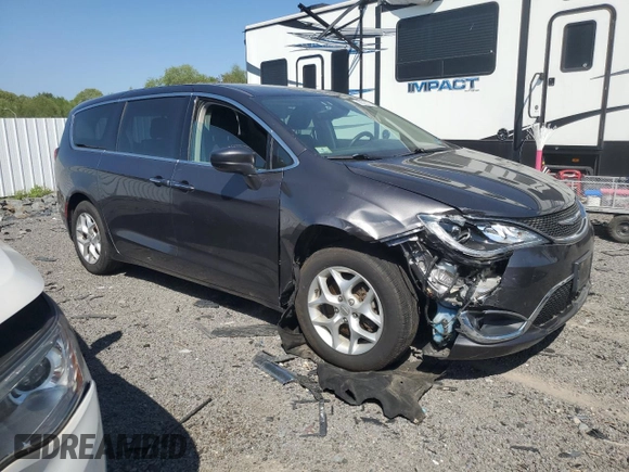 2018 Chrysler Pacifica Touring Plus z VIN 2C4RC1FG4JR117046, wystawiony jako Copart lot #56523015 z przebiegiem 42 675 mil mil oraz Szkoda całkowita • Salvage title. Historia ofert i sprzedaży dostępna na DreamBid. Obrazek 4.