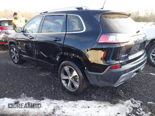 2021 Jeep Cherokee Limited z VIN 1C4PJMDX8MD108052, wystawiony jako IAAI lot #41248255 z przebiegiem 131 929 mil mil oraz . Historia ofert i sprzedaży dostępna na DreamBid. Obrazek 3.