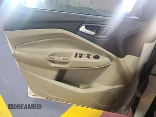 2014 Ford Escape SE z VIN 1FMCU9GX7EUC02600, wystawiony jako IAAI lot #42570755 z przebiegiem 86 871 mil mil oraz . Historia ofert i sprzedaży dostępna na DreamBid. Obrazek 5.