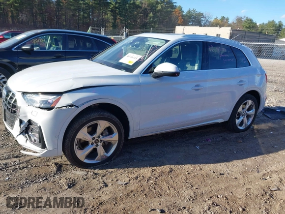 2021 Audi Q5 Prestige with VIN WA1CAAFY2M2096909, listed as a IAAI auction lot 40746125 with 10,025 mi miles. Bid and sale history available at carsss.com. Image 14.