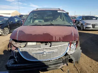 2001 Chrysler Town & Country LXi with VIN 2C4GP54L81R147203, listed as a Copart auction lot 47129065 with 140,036 mi miles and Salvage Title. Bid and sale history available at DreamBid. Image 5.