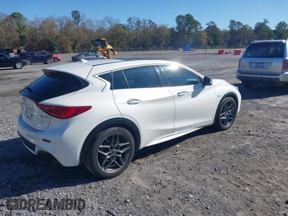 2017 Infiniti QX30 Sport with VIN SJKCH5CP7HA027937, listed as a IAAI auction lot 41190531 with 89,493 mi miles. Bid and sale history available at carsss.com. Image 4.