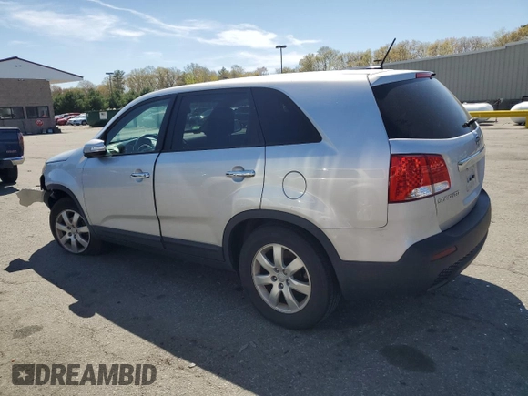 2012 Kia Sorento LX z VIN 5XYKT3A13CG229246, wystawiony jako Copart lot #54693175 z przebiegiem 161 718 mil mil oraz Czysty tytuł • Clean title. Historia ofert i sprzedaży dostępna na DreamBid. Obrazek 2.