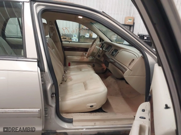 2006 Mercury Grand Marquis LS Premium with VIN 2MEFM75V86X652742, listed as a IAAI auction lot 41839679 with 212,821 mi miles. Bid and sale history available at carsss.com. Image 5.