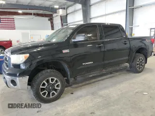 2013 Toyota Tundra z VIN 5TFDW5F13DX281916, wystawiony jako Copart lot #55177945 z przebiegiem 119 446 mil mil oraz Szkoda całkowita • Salvage title. Historia ofert i sprzedaży dostępna na DreamBid. Obrazek 1.