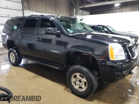 2010 GMC Yukon XL z VIN 1GKUKKE39AR133545, wystawiony jako Copart lot #48622635 z przebiegiem 243 633 mil mil oraz Tytuł czysty. Historia ofert i sprzedaży dostępna na DreamBid. Obrazek 4.