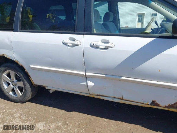 2002 Mazda MPV LX with VIN JM3LW28JX20307982, listed as a IAAI auction lot 41840236 with 171,753 mi miles. Bid and sale history available at carsss.com. Image 6.