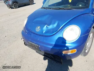 2000 Volkswagen New Beetle GLS with VIN 3VWCA21C9YM427262, listed as a IAAI auction lot 42050889 with 135,963 mi miles. Bid and sale history available at carsss.com. Image 6.