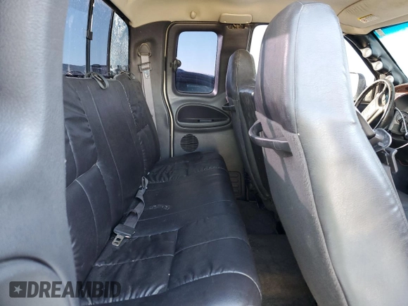 2002 Dodge 2500 z VIN 3B7KF23C42M275654, wystawiony jako Copart lot #42390515 z przebiegiem 196 718 mil mil oraz Szkoda całkowita • Salvage title. Historia ofert i sprzedaży dostępna na DreamBid. Obrazek 10.