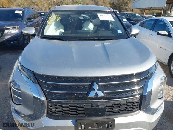 2024 Mitsubishi Outlander SE with VIN JA4J3VA86RZ082350, listed as a IAAI auction lot 41838490 with 12,138 mi miles. Bid and sale history available at carsss.com. Image 11.