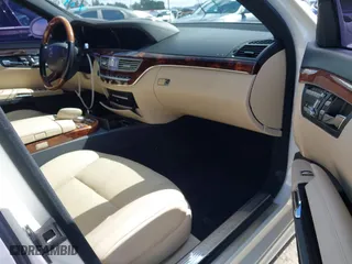 2009 Mercedes-Benz S-Class 5.5L V8 with VIN WDDNG71X09A272339, listed as a IAAI auction lot 41589581 with 130,972 mi miles. Bid and sale history available at carsss.com. Image 5.