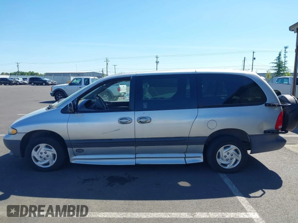 2000 Dodge Caravan SE with VIN 1B4GP44G1YB680819, listed as a IAAI auction lot 42057681 with 23,422 mi miles. Bid and sale history available at carsss.com. Image 13.