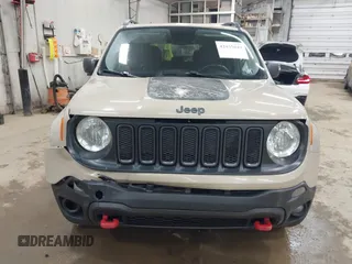 2017 Jeep Renegade Trailhawk z VIN ZACCJBCB6HPE97998, wystawiony jako IAAI lot #42435849 z przebiegiem 105 490 mil mil oraz . Historia ofert i sprzedaży dostępna na DreamBid. Obrazek 12.