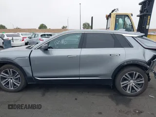 2024 Cadillac LYRIQ Luxury z VIN 1GYKPPRK1RZ109216, wystawiony jako IAAI lot #42180416 z przebiegiem 13 470 mil mil oraz . Historia ofert i sprzedaży dostępna na DreamBid. Obrazek 15.