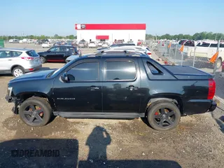 2011 Chevrolet Avalanche LS with VIN 3GNMCEE05BG291728, listed as a IAAI auction lot 42567854 with 190,621 mi miles and . Bid and sale history available at DreamBid. Image 14.