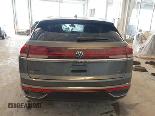 2024 Volkswagen Atlas SE z VIN 1V2LE2CA2RC223746, wystawiony jako IAAI lot #41609344 z przebiegiem 14 633 mil mil oraz . Historia ofert i sprzedaży dostępna na DreamBid. Obrazek 17.