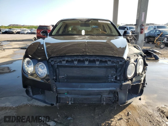 2014 Bentley Flying Spur z VIN SCBEC9ZA2EC090466, wystawiony jako Copart lot #43833305 z przebiegiem 53 837 mil mil oraz Szkody całkowita. Historia ofert i sprzedaży dostępna na DreamBid. Obrazek 5.