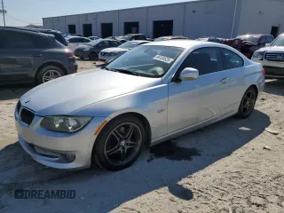 2011 BMW 3 Series 328i z VIN WBAKE3C57BE768838, wystawiony jako Copart lot #46184625 z przebiegiem 198 633 mil mil oraz Szkoda całkowita • Salvage title. Historia ofert i sprzedaży dostępna na DreamBid. Obrazek 1.