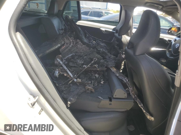2015 Volvo V60 T5 z VIN YV4612HK7F1001283, wystawiony jako Copart lot #54272035 z przebiegiem Nie podano mil oraz Szkoda całkowita • Salvage title. Historia ofert i sprzedaży dostępna na DreamBid. Obrazek 10.
