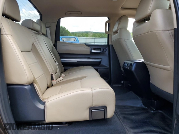 2018 Toyota Tundra SR5 z VIN 5TFHW5F17JX690045, wystawiony jako Copart lot #58222455 z przebiegiem 29 988 mil mil oraz Szkoda całkowita • Salvage title. Historia ofert i sprzedaży dostępna na DreamBid. Obrazek 10.