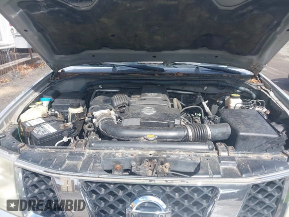 2008 Nissan Frontier LE z VIN 1N6AD09W18C435584, wystawiony jako IAAI lot #41998922 z przebiegiem 154 507 mil mil oraz . Historia ofert i sprzedaży dostępna na DreamBid. Obrazek 10.