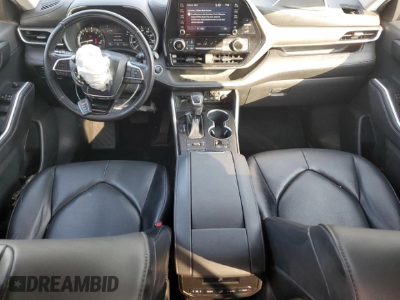 2021 Toyota Highlander XLE with VIN 5TDHZRBH6MS528368, listed as a Copart auction lot 59652945 with 102,712 mi miles and Salvage title. Bid and sale history available at DreamBid. Image 8.
