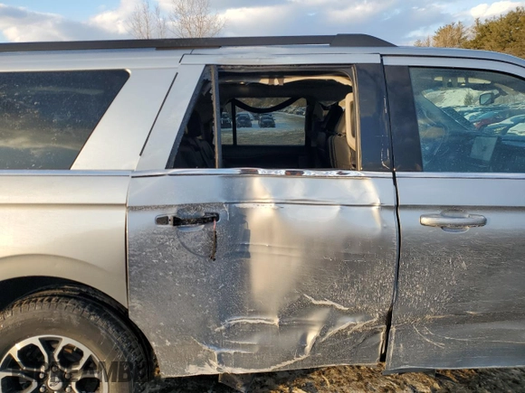 2022 Ford Expedition Max XLT z VIN 1FMJK1HT4NEA58816, wystawiony jako Copart lot #42107025 z przebiegiem 38 849 mil mil oraz Szkoda całkowita • Salvage title. Historia ofert i sprzedaży dostępna na DreamBid. Obrazek 11.