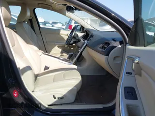 2013 Volvo S60 T5 Premier z VIN YV1612FS8D2191148, wystawiony jako IAAI lot #41866362 z przebiegiem 200 847 mil mil oraz . Historia ofert i sprzedaży dostępna na DreamBid. Obrazek 5.