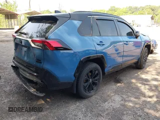 2022 Toyota RAV4 Hybrid XSE z VIN 2T3E6RFV2NW032835, wystawiony jako IAAI lot #42429819 z przebiegiem 67 101 mil mil oraz . Historia ofert i sprzedaży dostępna na DreamBid. Obrazek 4.