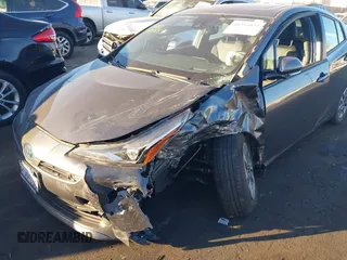 2020 Toyota Prius L Eco z VIN JTDKARFU9L3104882, wystawiony jako IAAI lot #41243035 z przebiegiem 29 013 mil mil oraz . Historia ofert i sprzedaży dostępna na DreamBid. Obrazek 6.