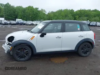 2013 MINI Countryman with VIN WMWZB3C53DWM08244, listed as a IAAI auction lot 42281364 with 139,894 mi miles and . Bid and sale history available at DreamBid. Image 17.