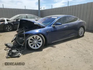 2017 Tesla Model S 100D z VIN 5YJSA1E28HF233322, wystawiony jako Copart lot #62357925 z przebiegiem 110 383 mil mil oraz Szkoda całkowita • Salvage title. Historia ofert i sprzedaży dostępna na DreamBid. Obrazek 1.