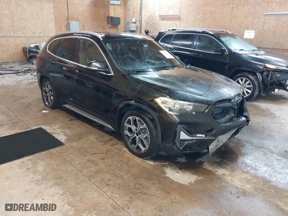 2020 BMW X1 xDrive28i with VIN WBXJG9C07L5P71792, listed as a IAAI auction lot 41583132 with 150,095 mi miles. Bid and sale history available at carsss.com. Image 1.