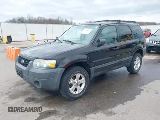 2005 Ford Escape XLT with VIN 1FMCU03135KB37656, listed as a IAAI auction lot 41908207 with 191,899 mi miles. Bid and sale history available at carsss.com. Image 2.