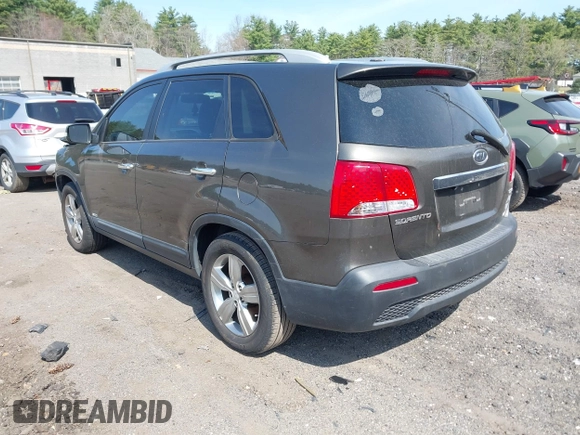 2012 Kia Sorento EX with VIN 5XYKUDA29CG285901, listed as a IAAI auction lot 42072736 with 152,991 mi miles. Bid and sale history available at carsss.com. Image 3.