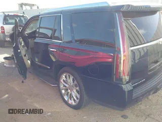 2019 Cadillac Escalade Luxury z VIN 1GYS4BKJ4KR291044, wystawiony jako IAAI lot #41818756 z przebiegiem Nie podano mil oraz . Historia ofert i sprzedaży dostępna na DreamBid. Obrazek 3.