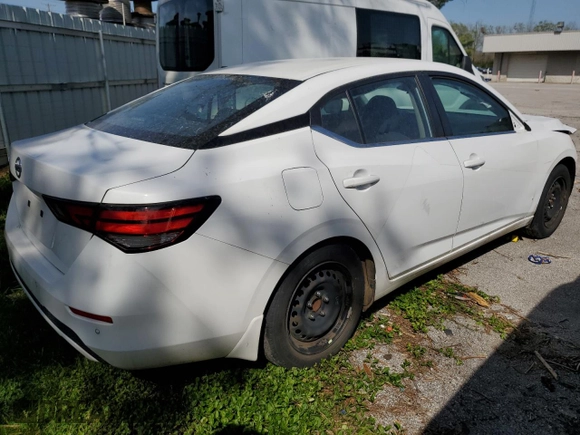 2021 Nissan Sentra S z VIN 3N1AB8BV2MY226738, wystawiony jako Copart lot #50047545 z przebiegiem Nie podano mil oraz Szkoda całkowita • Salvage title. Historia ofert i sprzedaży dostępna na DreamBid. Obrazek 3.
