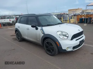 2012 MINI Countryman S z VIN WMWZC3C58CWL81506, wystawiony jako IAAI lot #42304342 z przebiegiem 132 796 mil mil oraz . Historia ofert i sprzedaży dostępna na DreamBid. Obrazek 1.