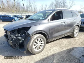 2018 Kia Sorento L with VIN 5XYPG4A38JG404315, listed as a Copart auction lot 48961125 with 69,747 mi miles and Salvage Title. Bid and sale history available at carsss.com. Image 1.